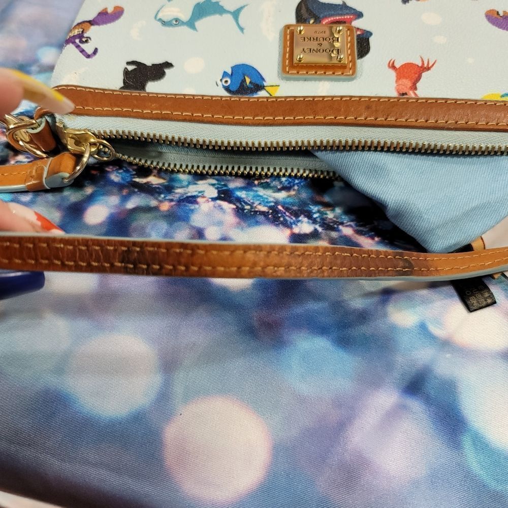 Disney Dooney & Bourke Out to Sea Wristlet / Pouch Authentic - Picture 12 of 15